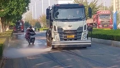 高新區城市管理局扎實開展轄區道路清掃保潔工作