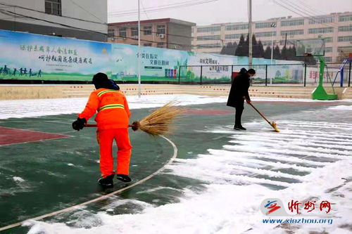 河曲環衛及時清理積雪切保道路暢通安全