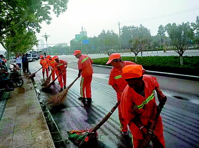 濟(jì)陽兩條重點(diǎn)道路開啟深度保潔模式