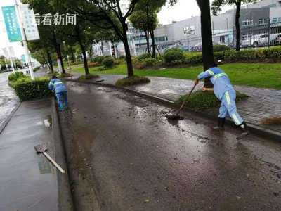 2.7萬(wàn)道路保潔員值守 全力開展臺(tái)風(fēng)后恢復(fù)工作
