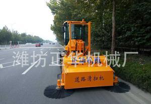 新款環(huán)衛(wèi)機(jī)械設(shè)備駕駛式道路公路清掃機(jī)馬路垃圾清掃機(jī)山東廠家