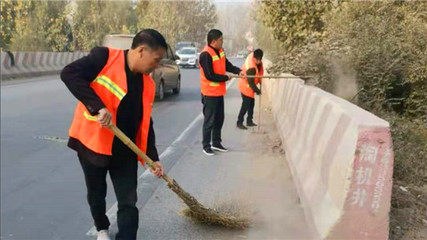 太康縣公路局開展路域環(huán)境整治扮靚道路沿線環(huán)境