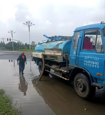 強化雨后清掃保潔 保障道路環境衛生